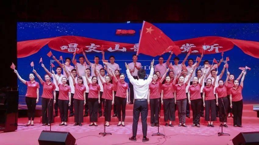 一面锦旗话感动 跨越八百公里表谢意